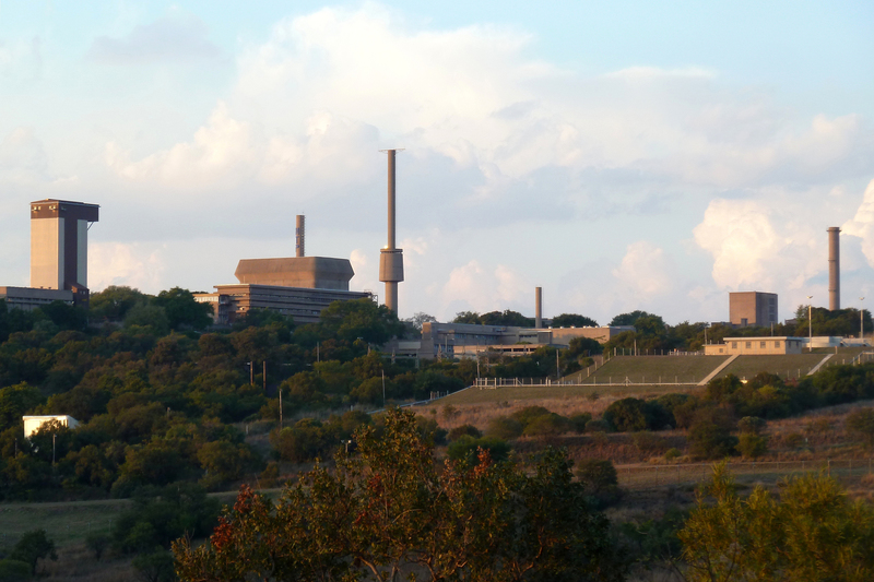 The author says the Pelindaba nuclear research facility is too elderly to have a bright future, and that there’s no money to replace it.